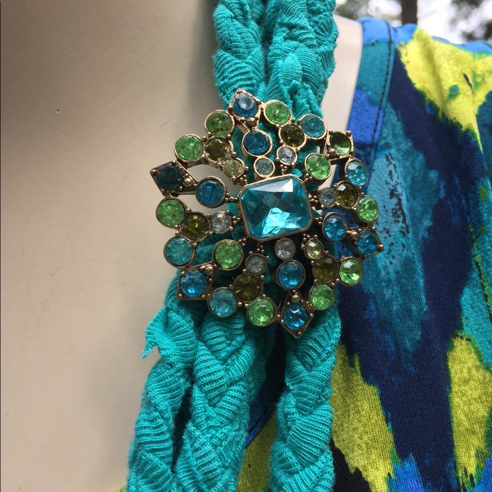 Kreativekristen upcycle T-shirt rhinestone necklace vintage brooch